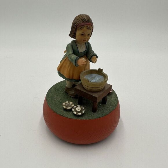 Anri Music Box Plays Raindrops Keep Falling On My Head Girl Washing Laundry - Picture 2 of 10